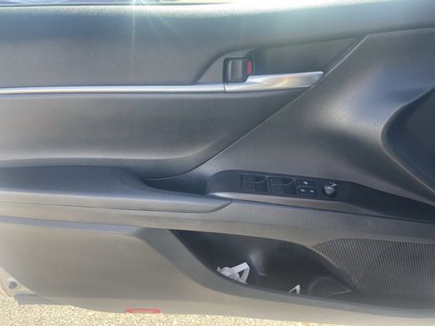 Used 2021 Toyota Camry SE image 18