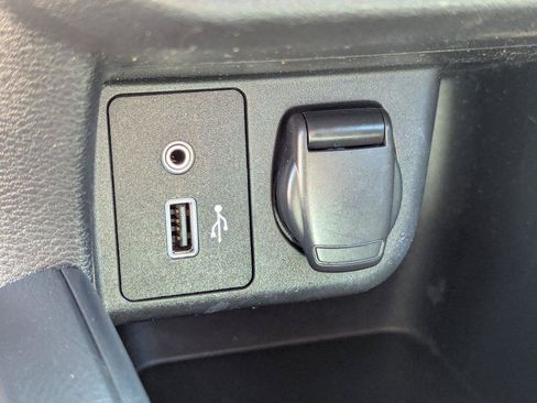 Used 2021 Nissan Versa SV FWD image 20