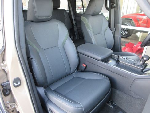 Used 2026 Lexus GX 550 image 27