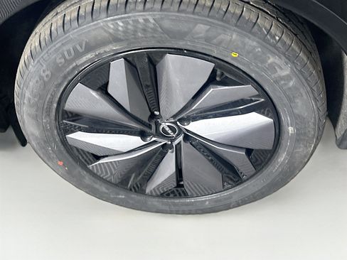 Used 2024 Nissan Ariya AWD image 11