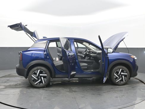 Certified 2025 Nissan Kicks SV image 46