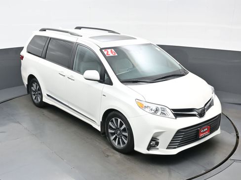 Used 2020 Toyota Sienna XLE w/ XLE Navigation Package AWD/4WD image 37