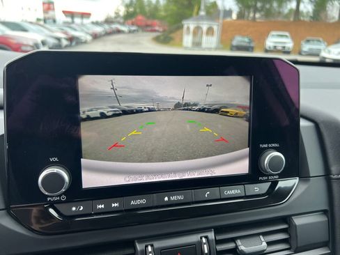 Used 2024 Nissan Pathfinder S image 20