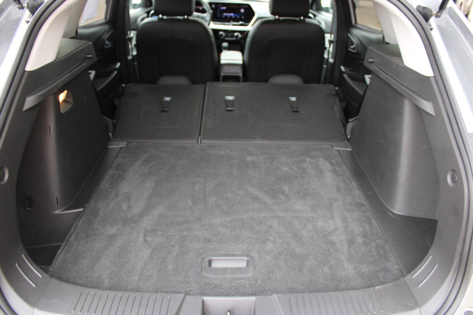 Used 2025 Chevrolet Trax LT FWD image 26