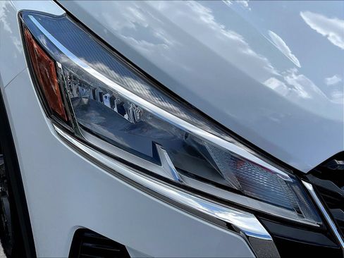 Certified 2024 Nissan Kicks SV FWD image 31