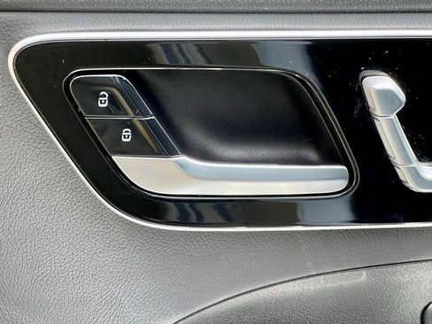 Certified 2023 Mercedes-Benz C 300 4MATIC Sedan image 22