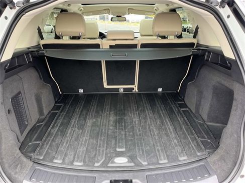 Used 2017 Land Rover Discovery Sport HSE image 23