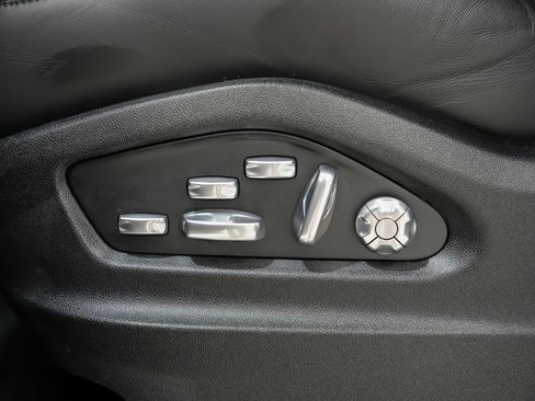 Used 2020 Porsche Cayenne Turbo AWD/4WD image 24