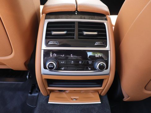 Used 2018 BMW 750i RWD image 19