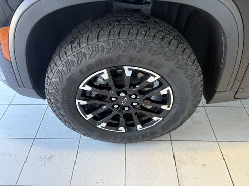 Used 2025 Chevrolet Traverse Z71 w/ Enhanced Driving Package image 8