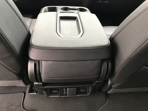 Certified 2025 GMC Sierra 1500 SLT image 14