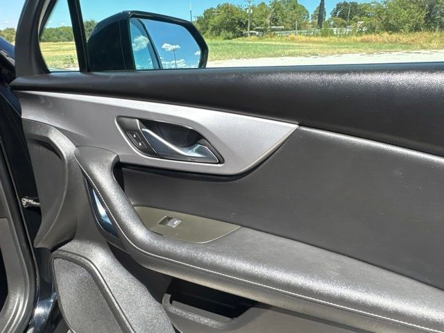 Used 2025 Chevrolet Blazer LT FWD image 17
