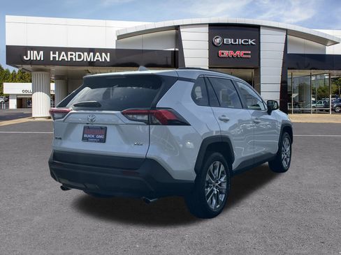 Used 2021 Toyota RAV4 XLE Premium image 7