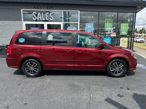 Used 2017 Dodge Grand Caravan SXT w/ Driver Convenience Group FWD image 5