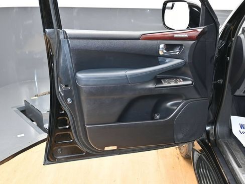 Used 2013 Lexus LX 570 4WD image 40