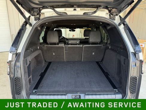 Used 2018 Land Rover Discovery SE AWD/4WD image 13