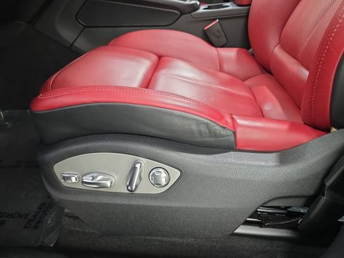 Certified 2025 Porsche Macan GTS AWD/4WD image 23