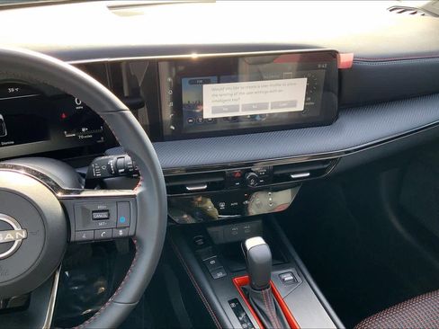 Used 2025 Nissan Kicks SR w/ Interior Electronics Package image 7