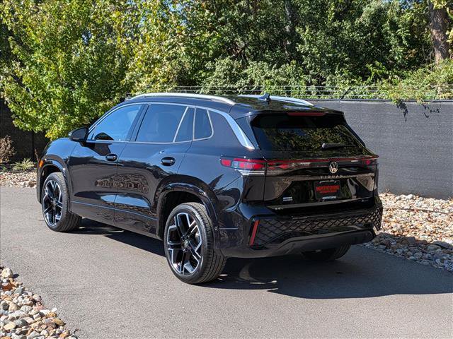 Used 2025 Volkswagen Tiguan SEL R-Line AWD/4WD image 3