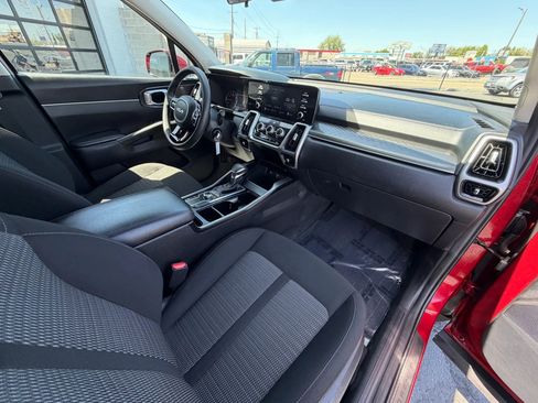 Used 2022 Kia Sorento LX AWD/4WD image 13