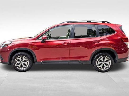 Used 2022 Subaru Forester Premium AWD/4WD image 10