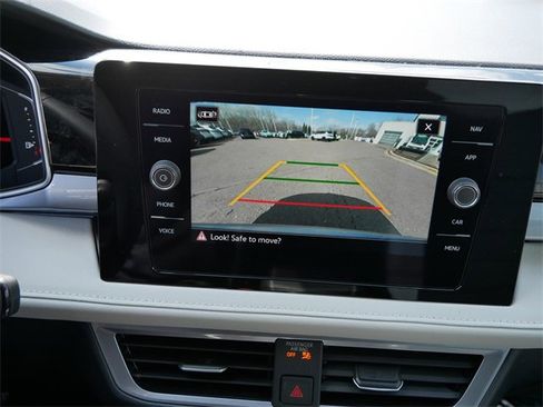 New 2025 Volkswagen Taos SEL image 11