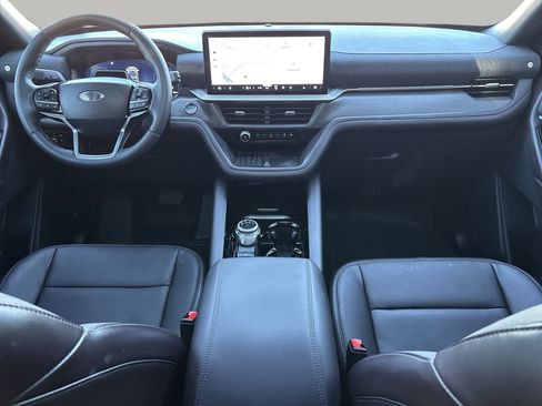 Certified 2025 Ford Explorer Platinum w/ Ultimate Package image 14