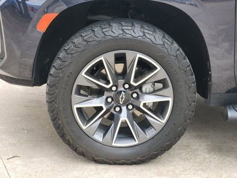 Used 2023 Chevrolet Tahoe Z71 w/ Z71 Off-Road Package image 17