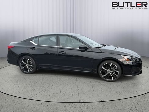 Used 2024 Nissan Altima 2.5 SR FWD image 4