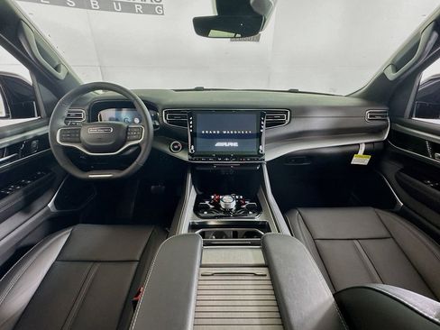 New 2026 Jeep Grand Wagoneer 4WD image 32