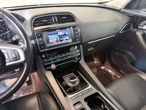 Used 2018 Jaguar F-PACE Prestige AWD/4WD image 16