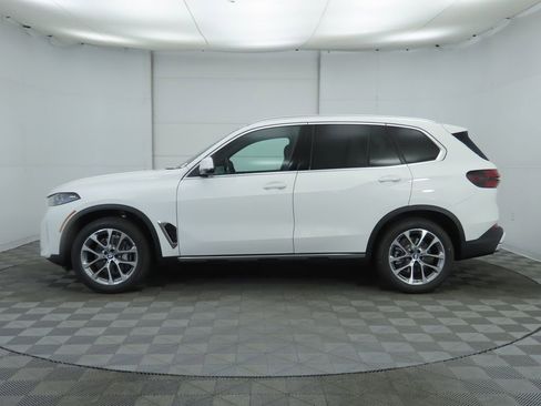 Certified 2026 BMW X5 sDrive40i w/ Premium Package image 8