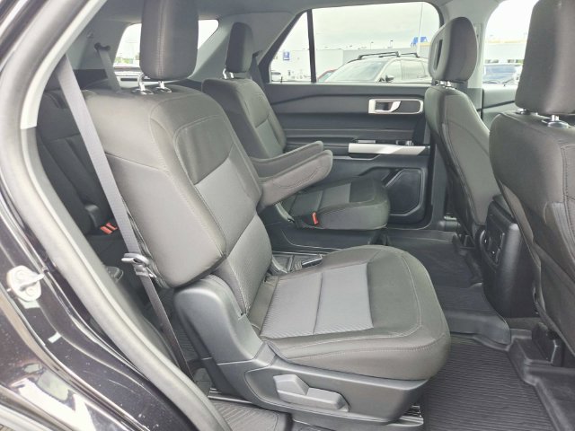 Used 2024 Ford Explorer XLT AWD/4WD image 13