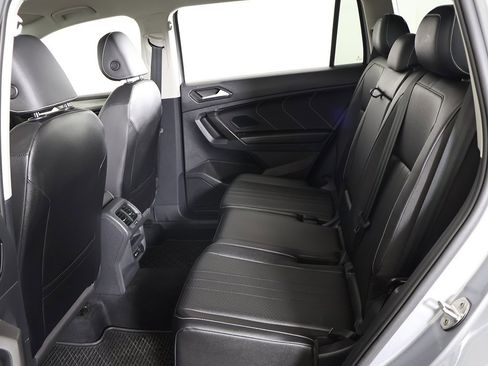 Used 2022 Volkswagen Tiguan SE image 32