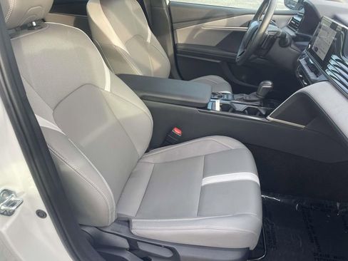 Used 2025 Toyota Camry SE w/ Convenience Package image 29