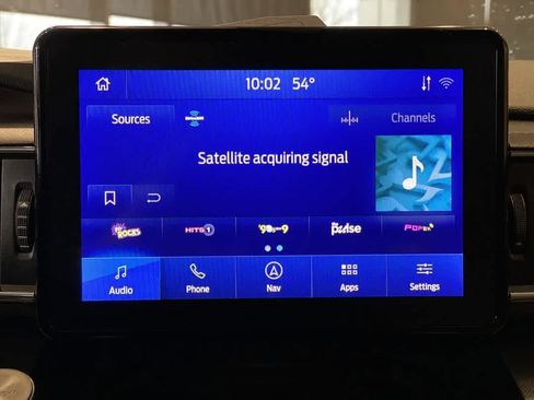 Used 2020 Ford Explorer XLT w/ Equipment Group 202A AWD/4WD image 19