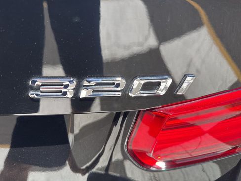Used 2018 BMW 320i xDrive Sedan AWD/4WD image 41