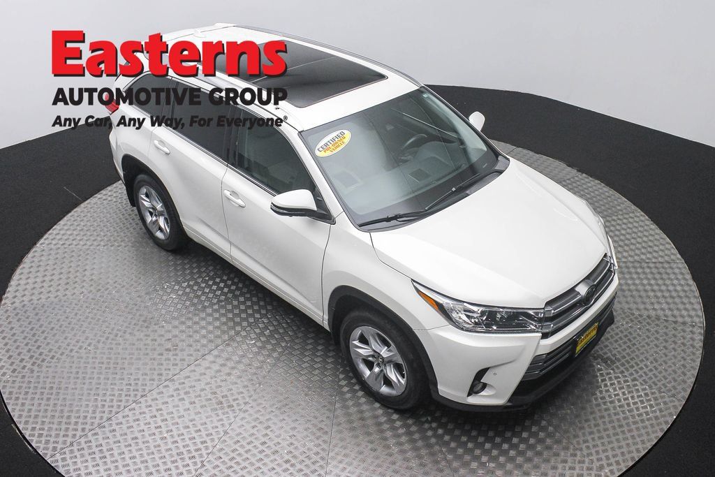 Used 2017 Toyota Highlander Limited Platinum AWD/4WD image 5