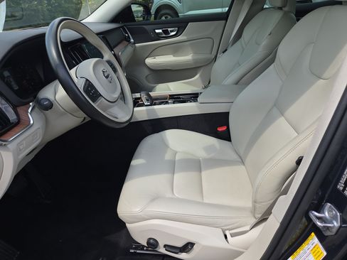 Used 2022 Volvo S60 B5 Momentum FWD image 5