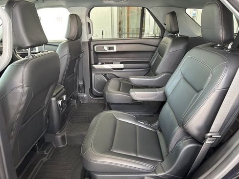 Used 2022 Ford Explorer XLT w/ Equipment Group 202A image 17