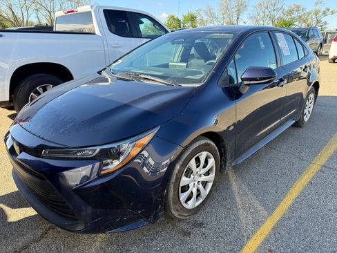 Used 2025 Toyota Corolla LE FWD image 5