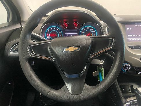 Used 2018 Chevrolet Cruze LS image 17