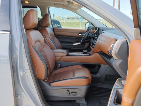 Used 2022 Nissan Pathfinder Platinum w/ Cargo Package image 46