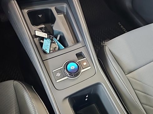 New 2025 Volkswagen Tiguan SE image 33