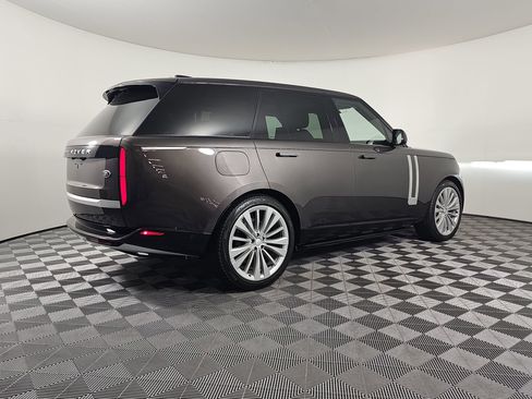 Used 2023 Land Rover Range Rover First Edition image 8
