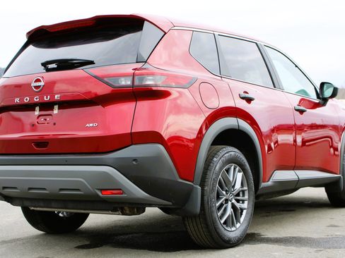 Used 2023 Nissan Rogue S image 4