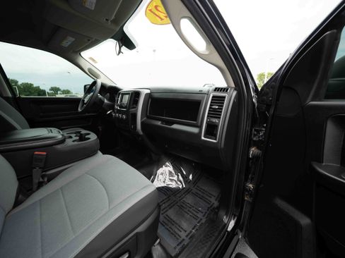 Used 2021 RAM 1500 4x4 Crew Cab Classic w/ Chrome Appearance Group image 24