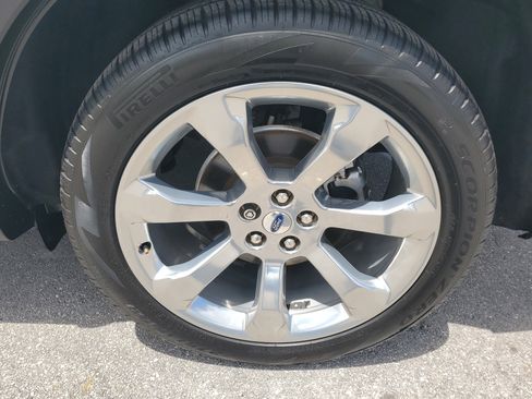 Used 2020 Ford Explorer Platinum w/ Premium Technology Package image 33