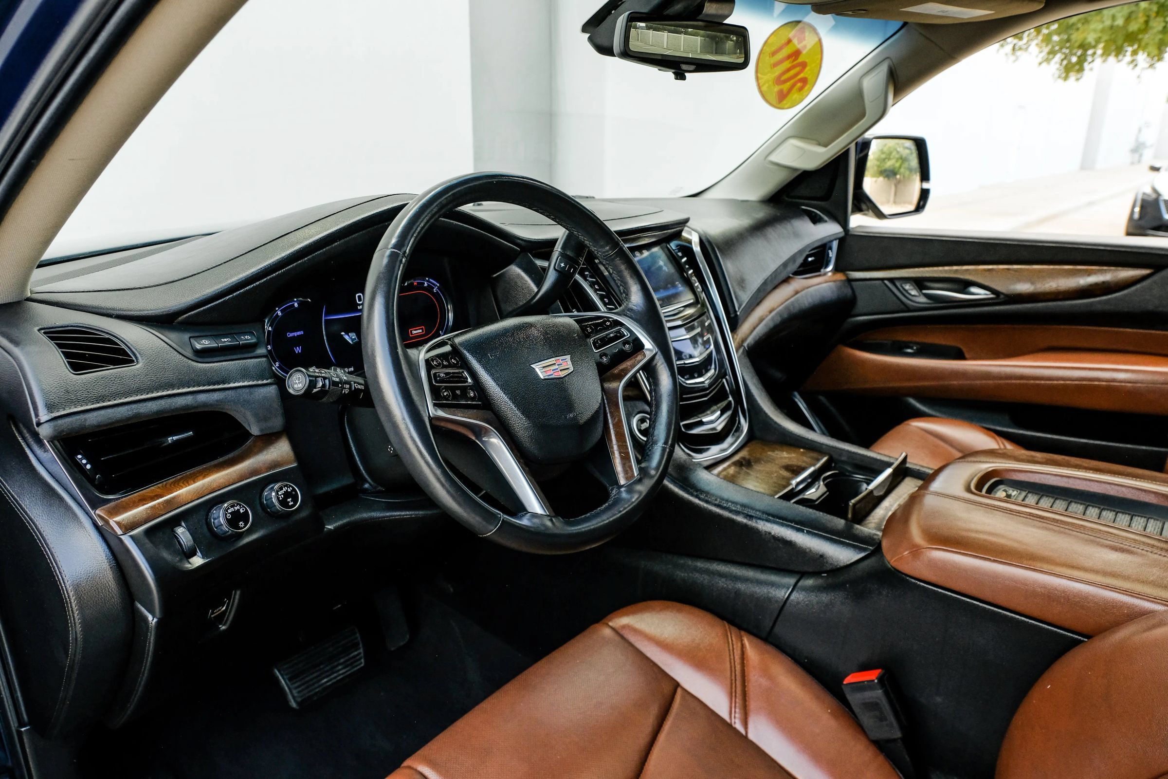 Used 2017 Cadillac Escalade Premium Luxury AWD/4WD image 3
