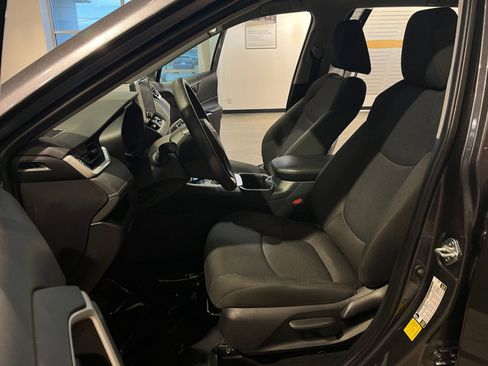 Used 2025 Toyota RAV4 LE image 27
